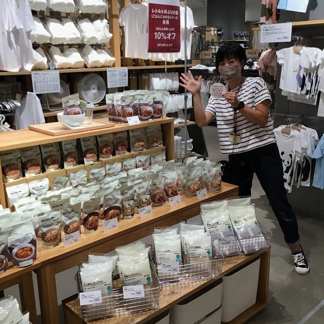 ごはんにかけるシリーズが入口でお迎えしています