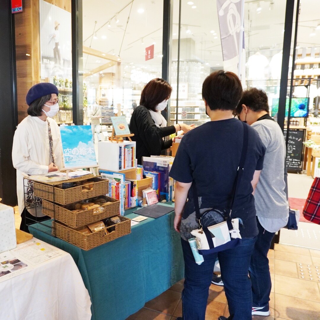 ささやき書店さまの写真