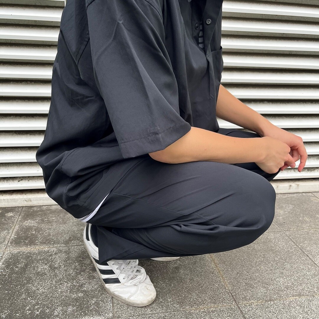 しゃがみ姿勢の画像