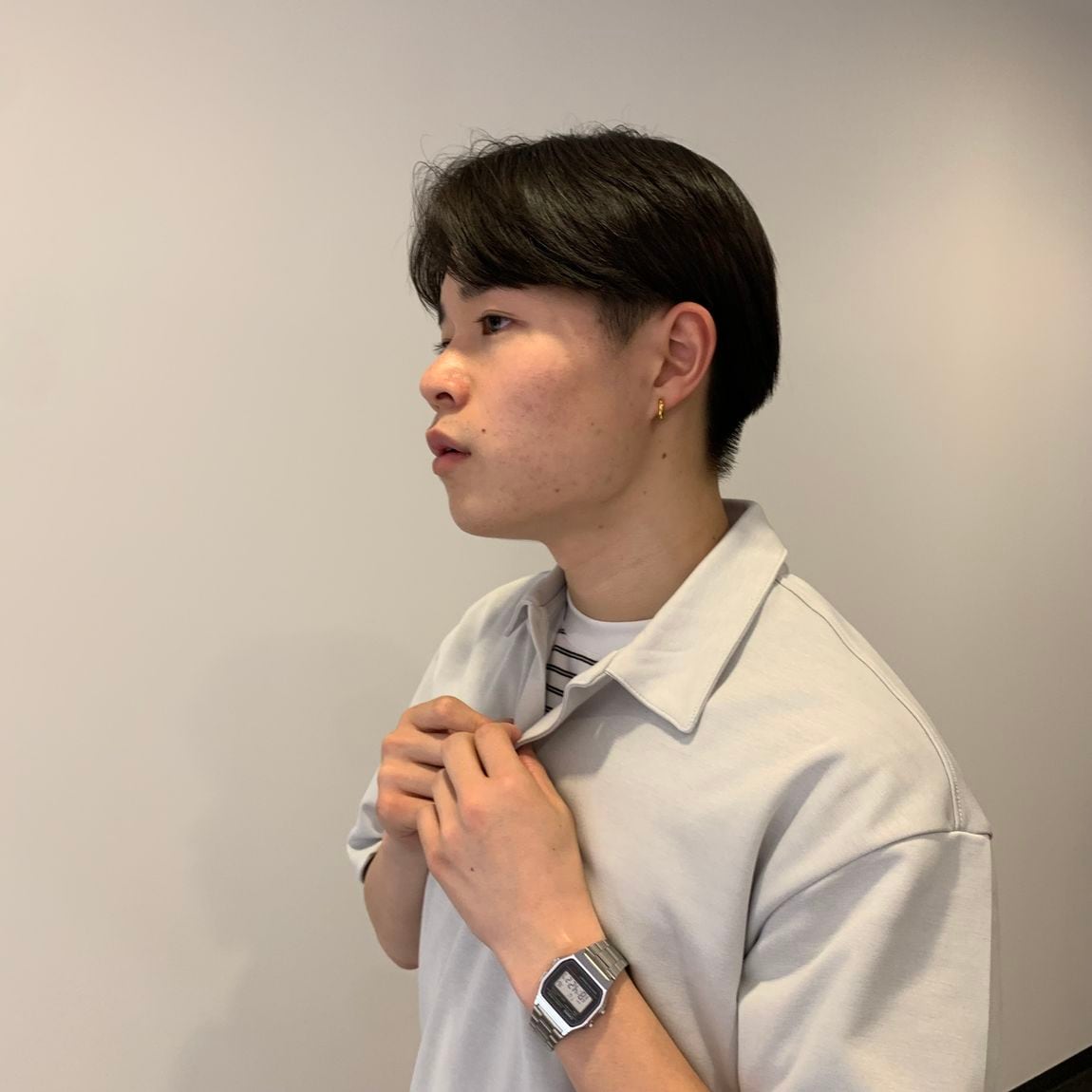 涼感ワイド五分袖ポロシャツを着た男性　バストアップ