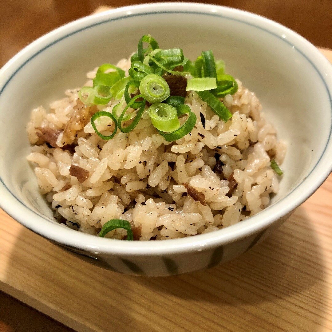 ご飯をお椀によそった