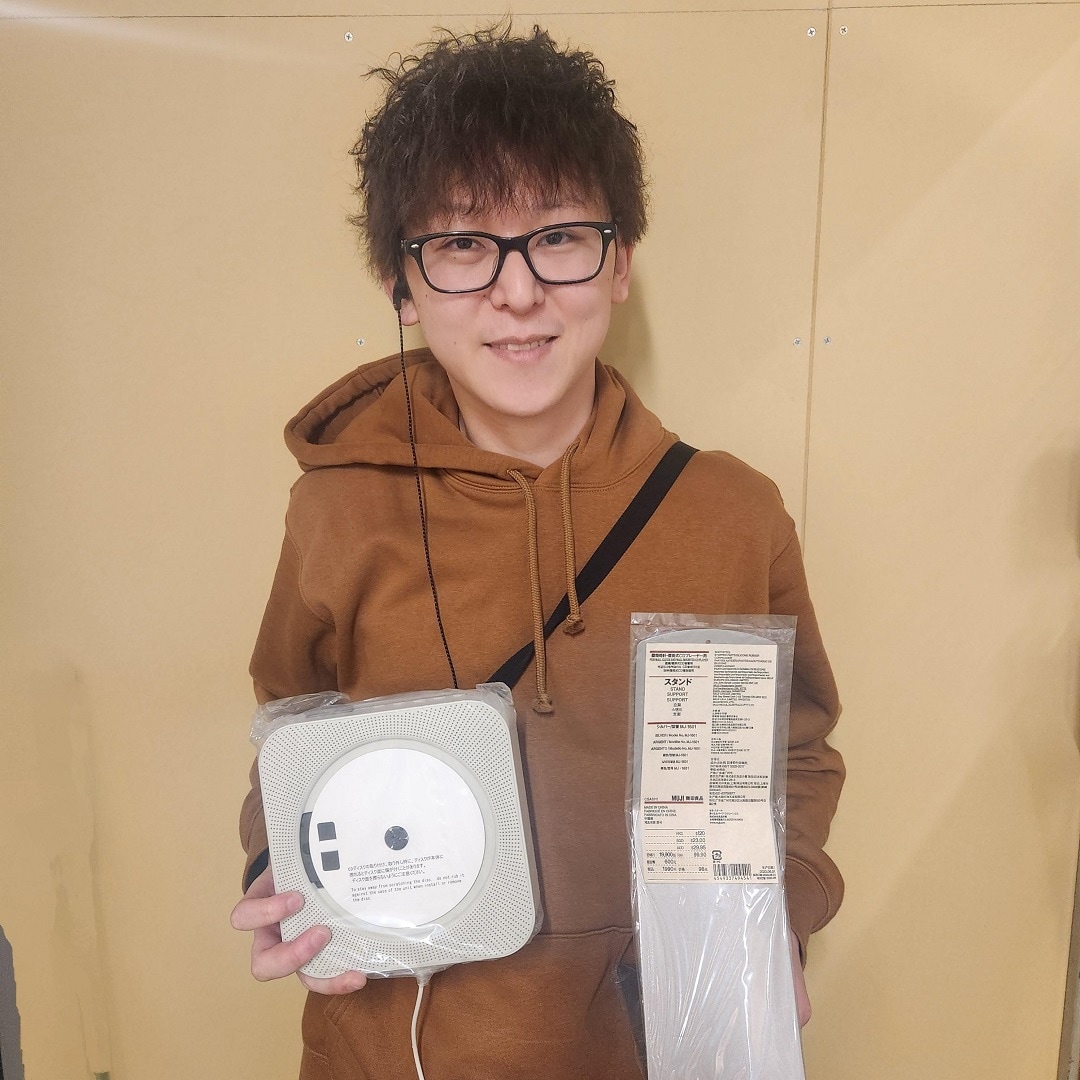 スタッフとCDプレーヤー