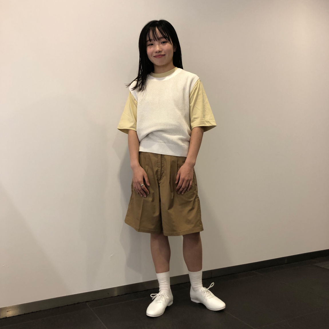 涼感ワイドTシャツを着た女性　全身