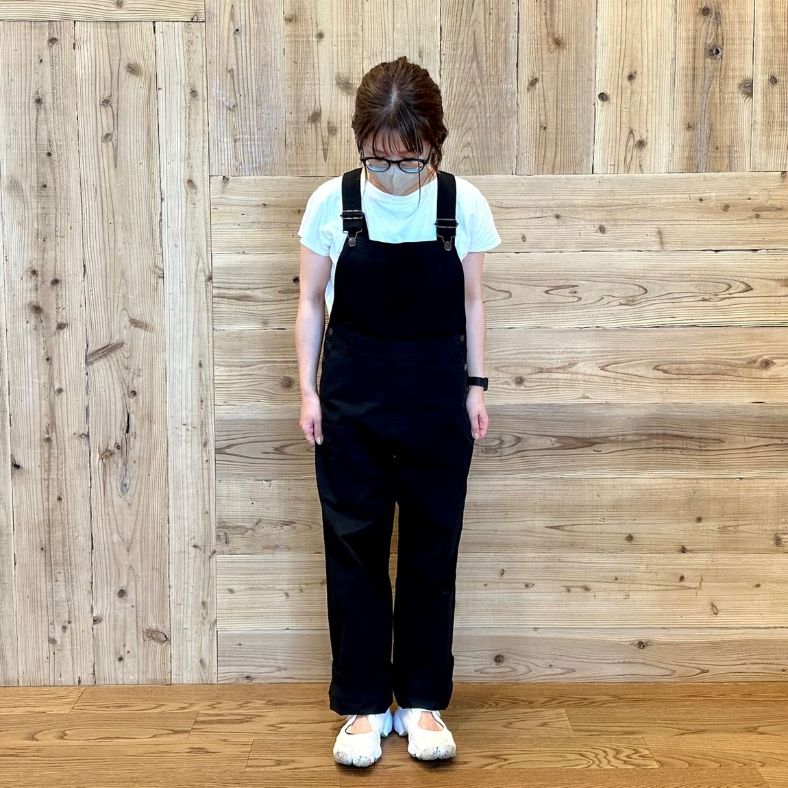 オーバーオール黒全身