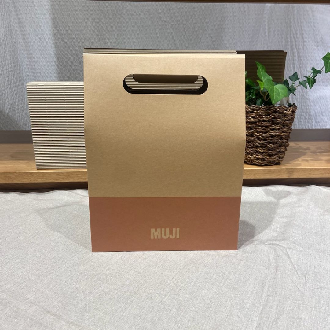 https://contents.muji.com/jp/sites/jp/files/%E3%82%AE%E3%83%95%E3%83%88%E3%83%90%E3%83%83%E3%82%AF%E6%9C%AC%E4%BD%93.jpg
