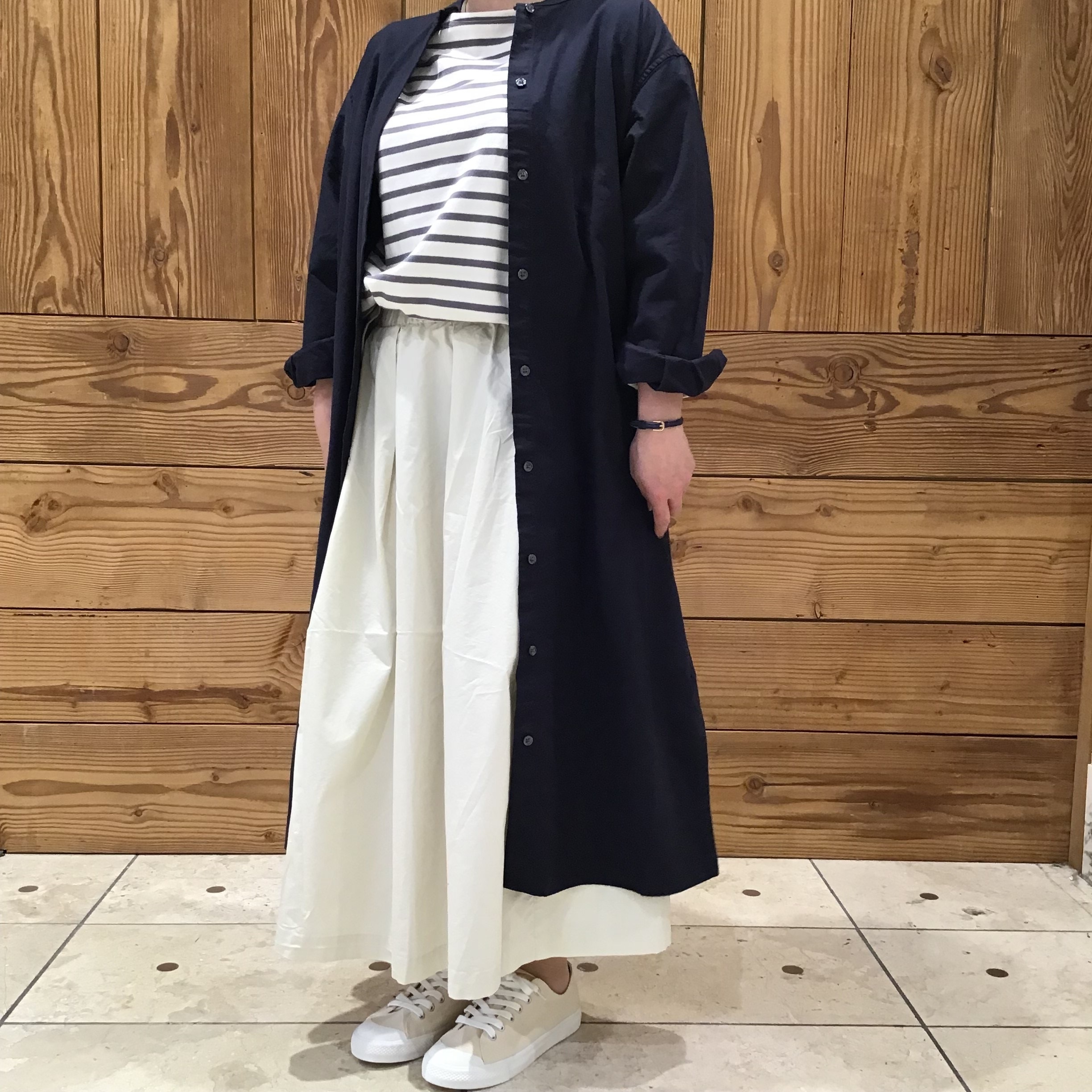 シャツワンピースとスカート
