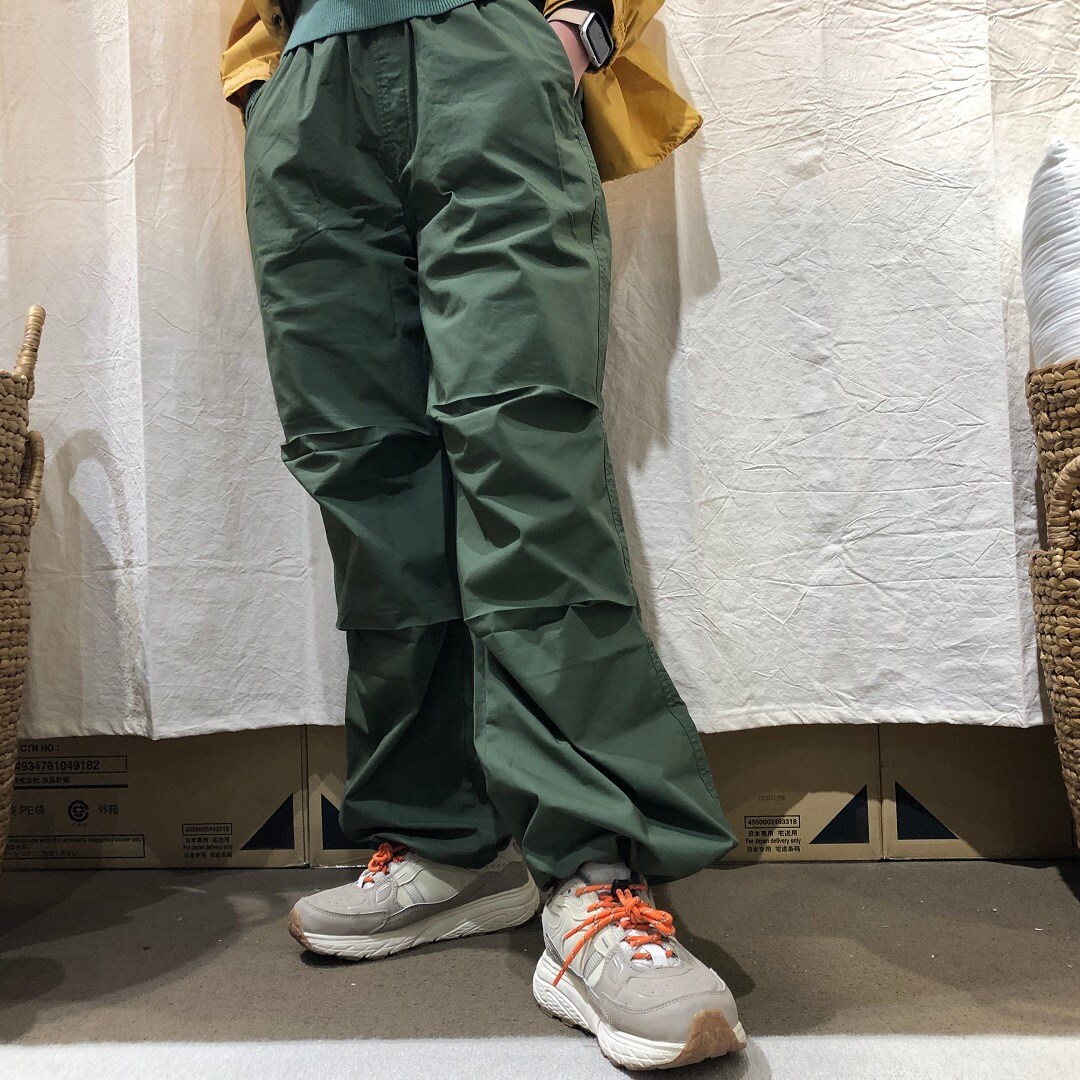 パラシュートパンツの写真