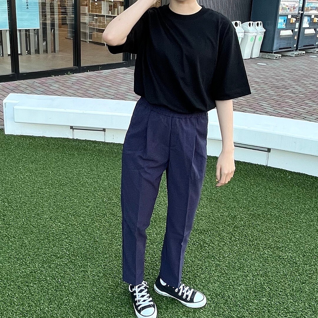 風を通すテーパードパンツ