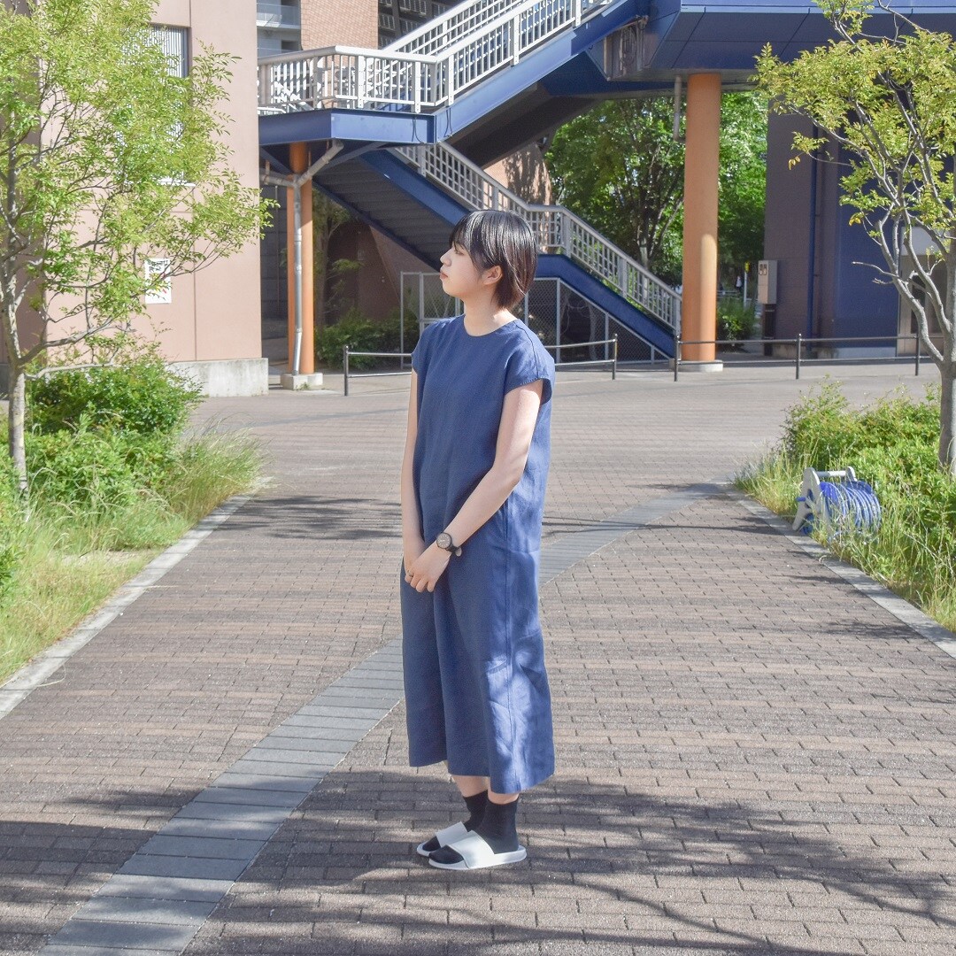 スリーブワンピース①全身横向き