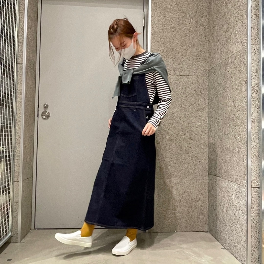 デニムサロペットスカート　全身