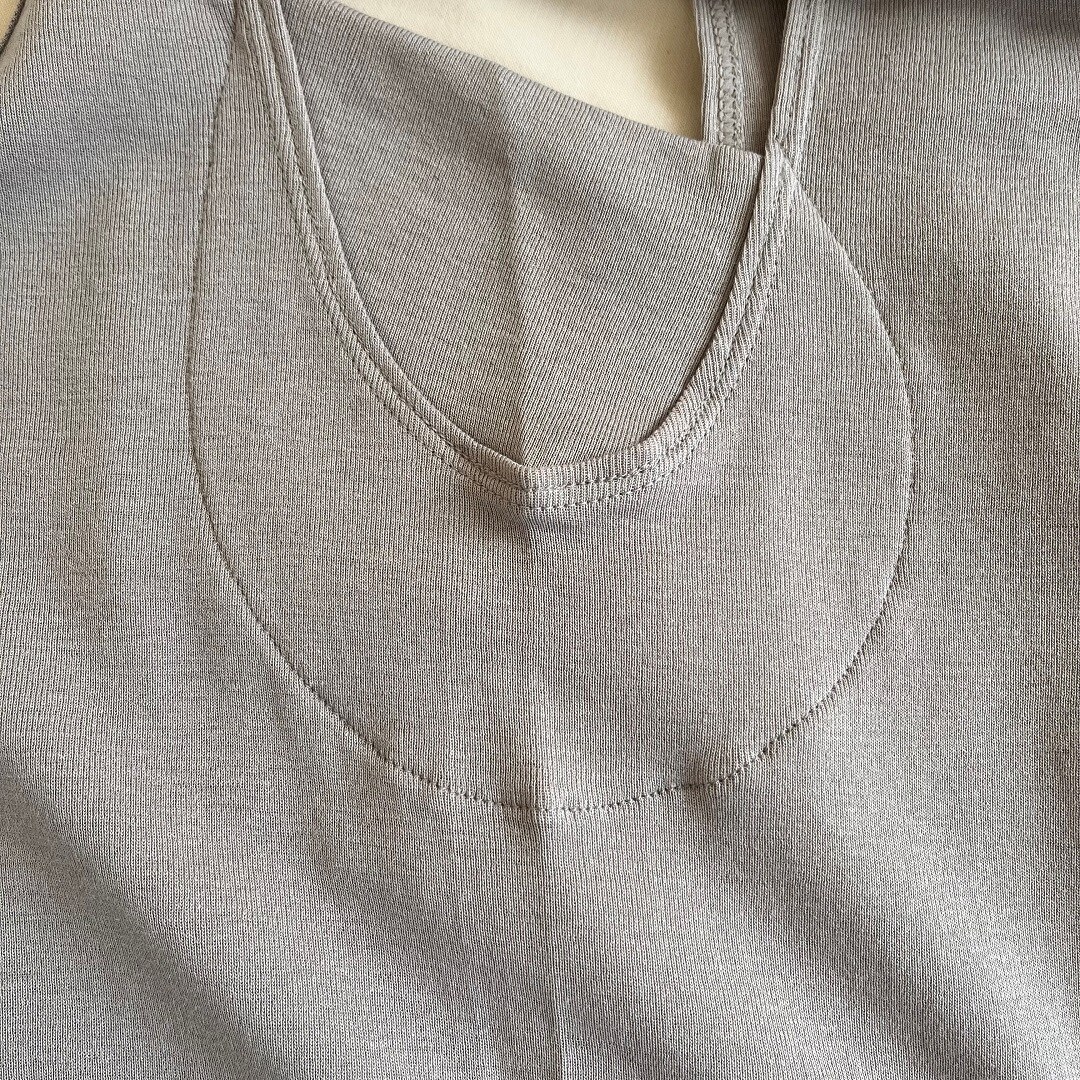 タンクトップ