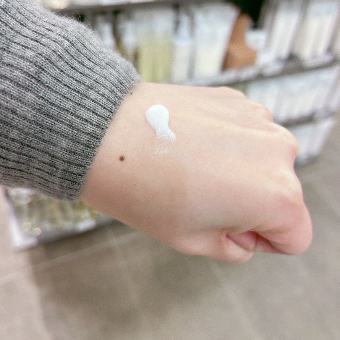ハンドクリーム使用中
