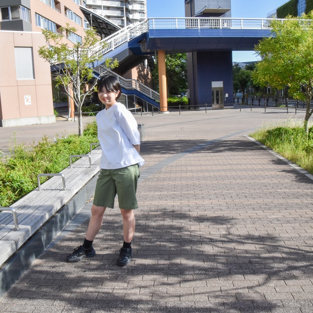  ハーフパンツ⑥カーキ全身