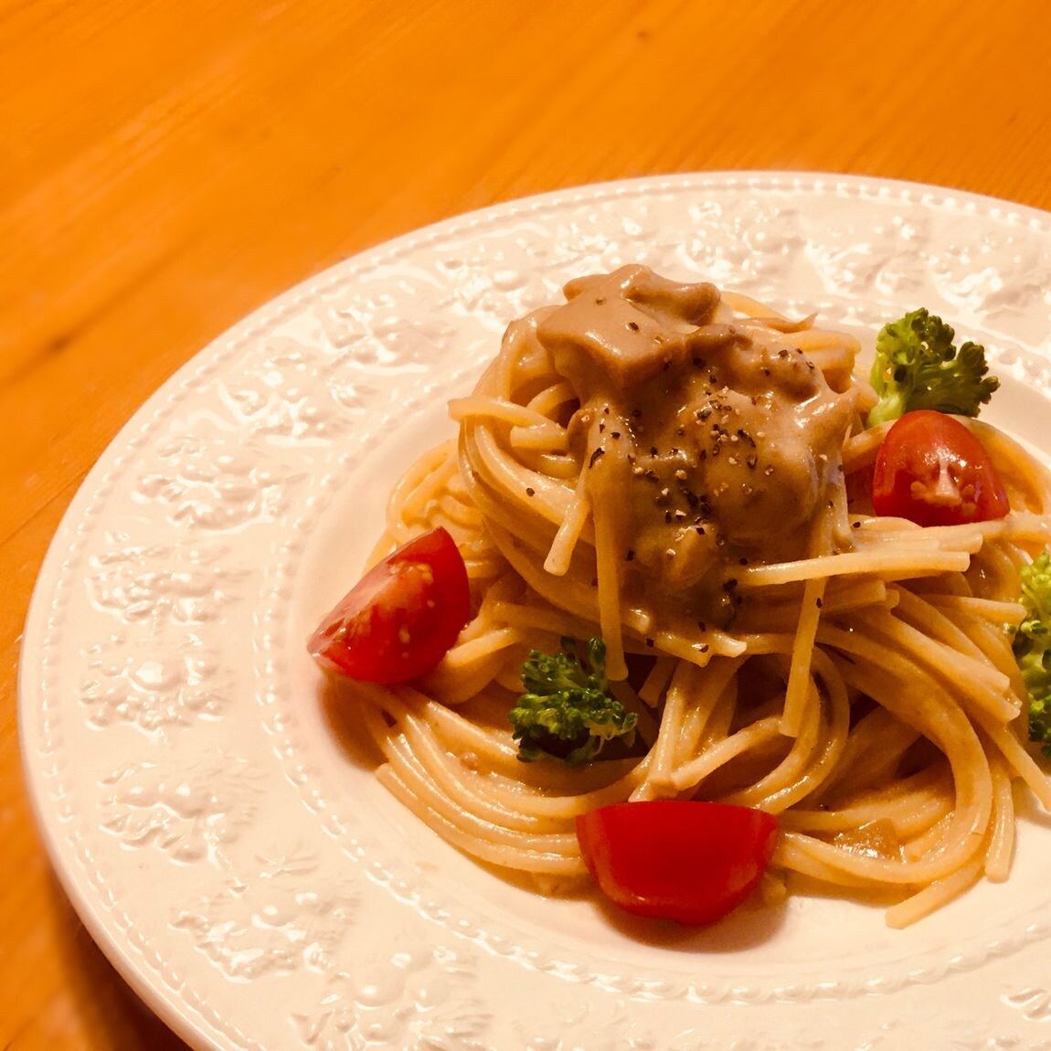 パスタを盛りつけた写真