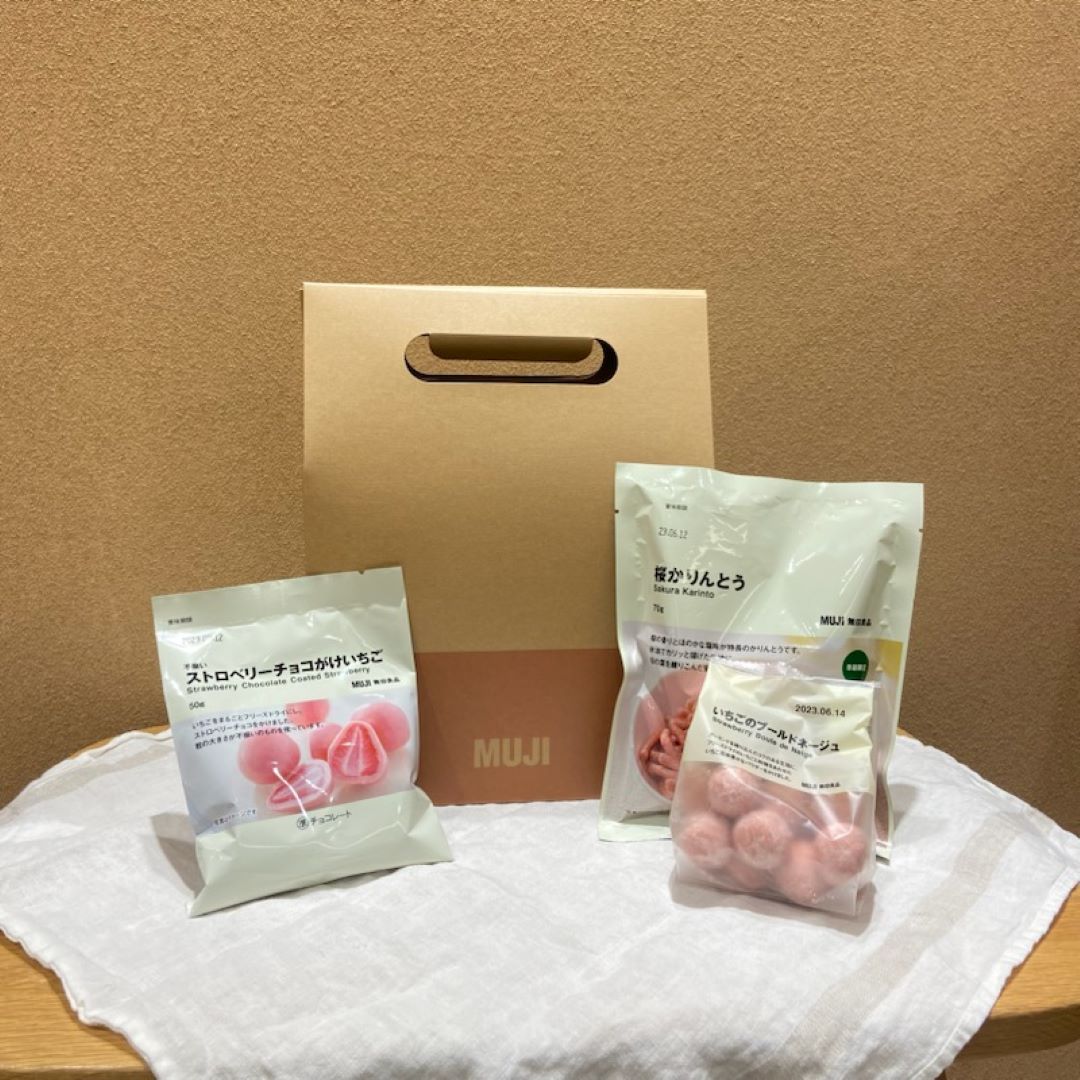 https://contents.muji.com/jp/sites/jp/files/%E3%83%94%E3%83%B3%E3%82%AF%E3%81%AE%E3%81%8A%E8%8F%93%E5%AD%90.jpg