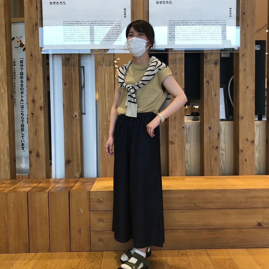 イエロー