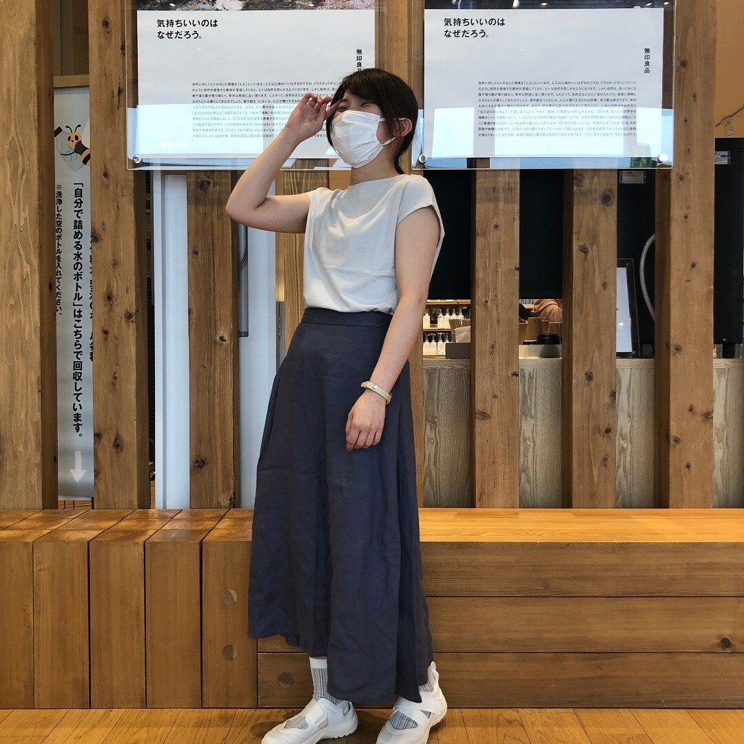 ライトグレー