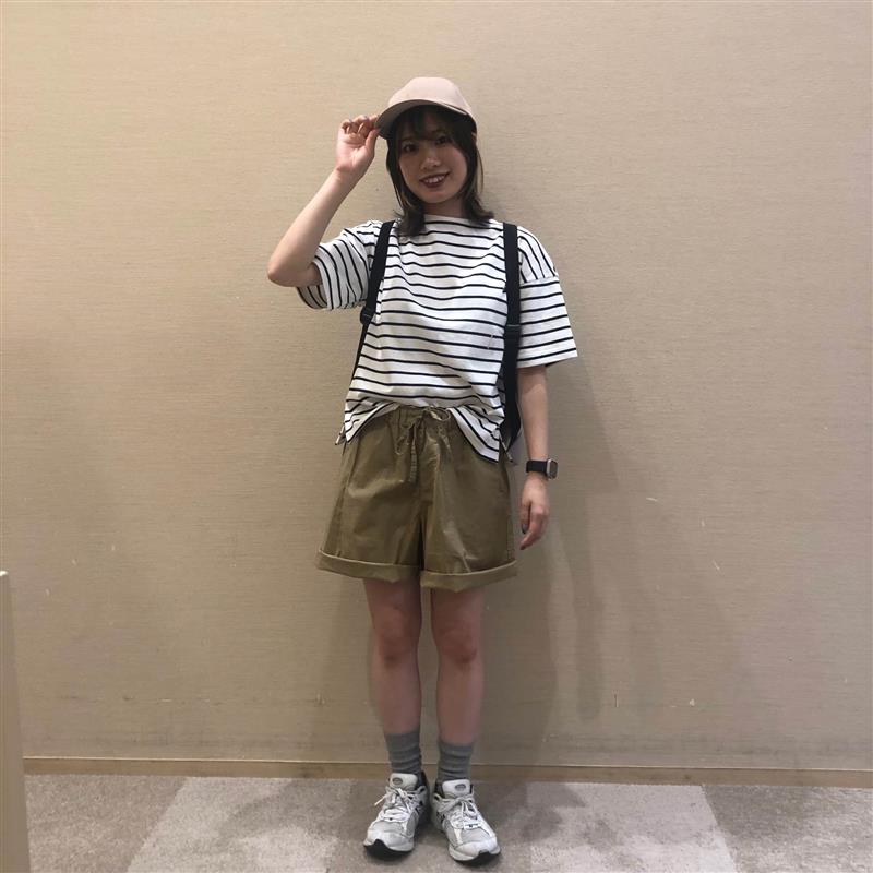 ベージュ