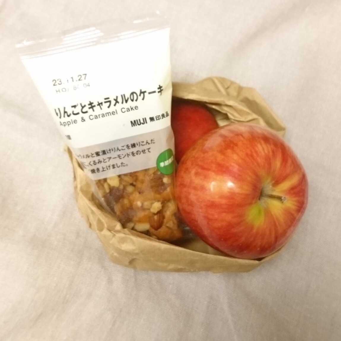 リンゴとキャラメルのケーキ画像