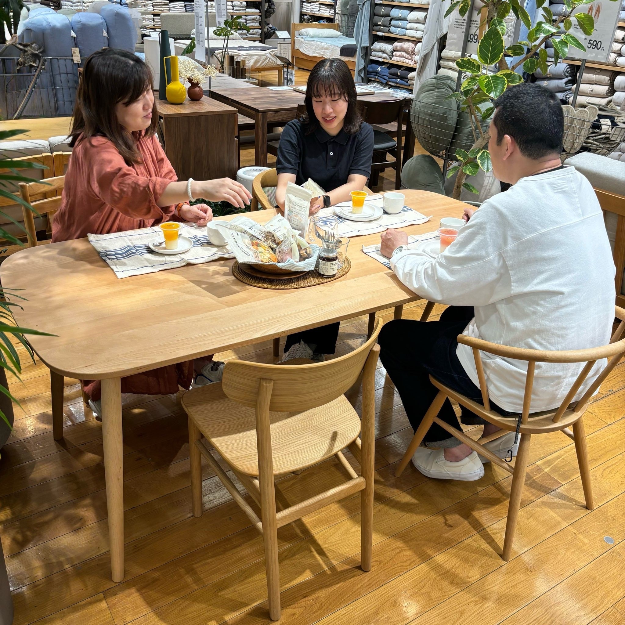 丸脚テーブル