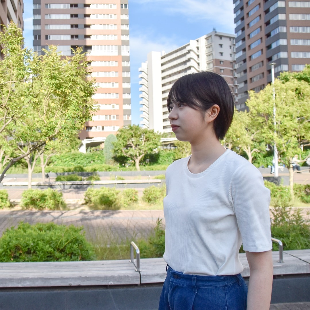  五分袖②横顔アップ