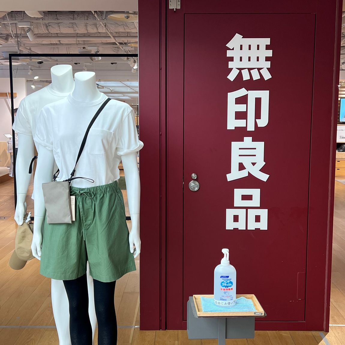 名古屋名鉄百貨店メンズ館6Fエスカレーター前