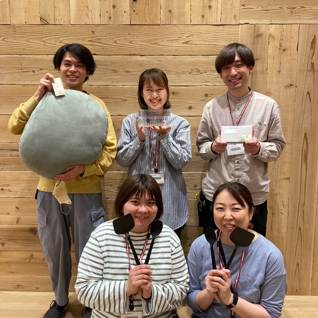 写真②スタッフ5人