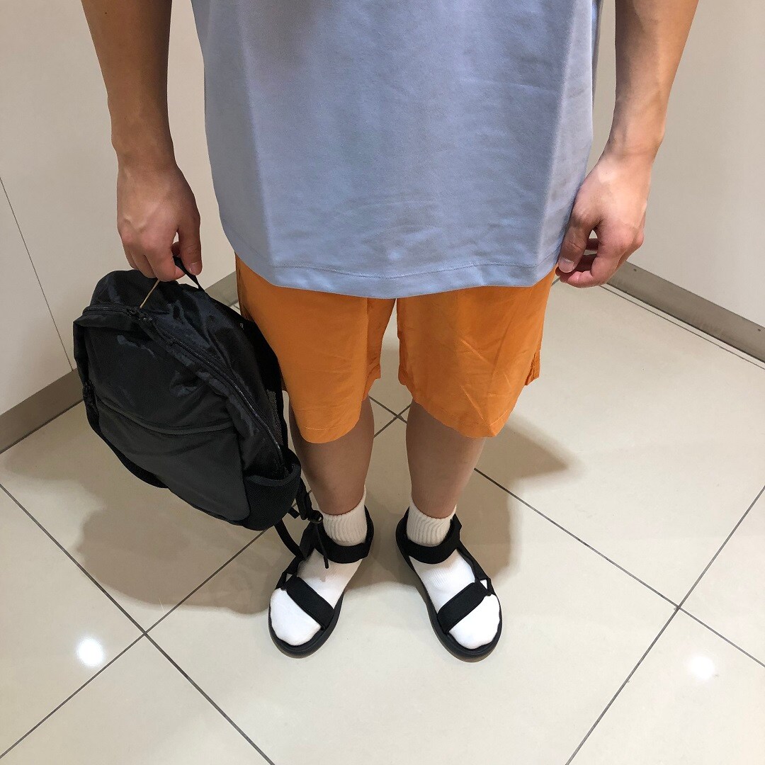 男の子が立っている写真