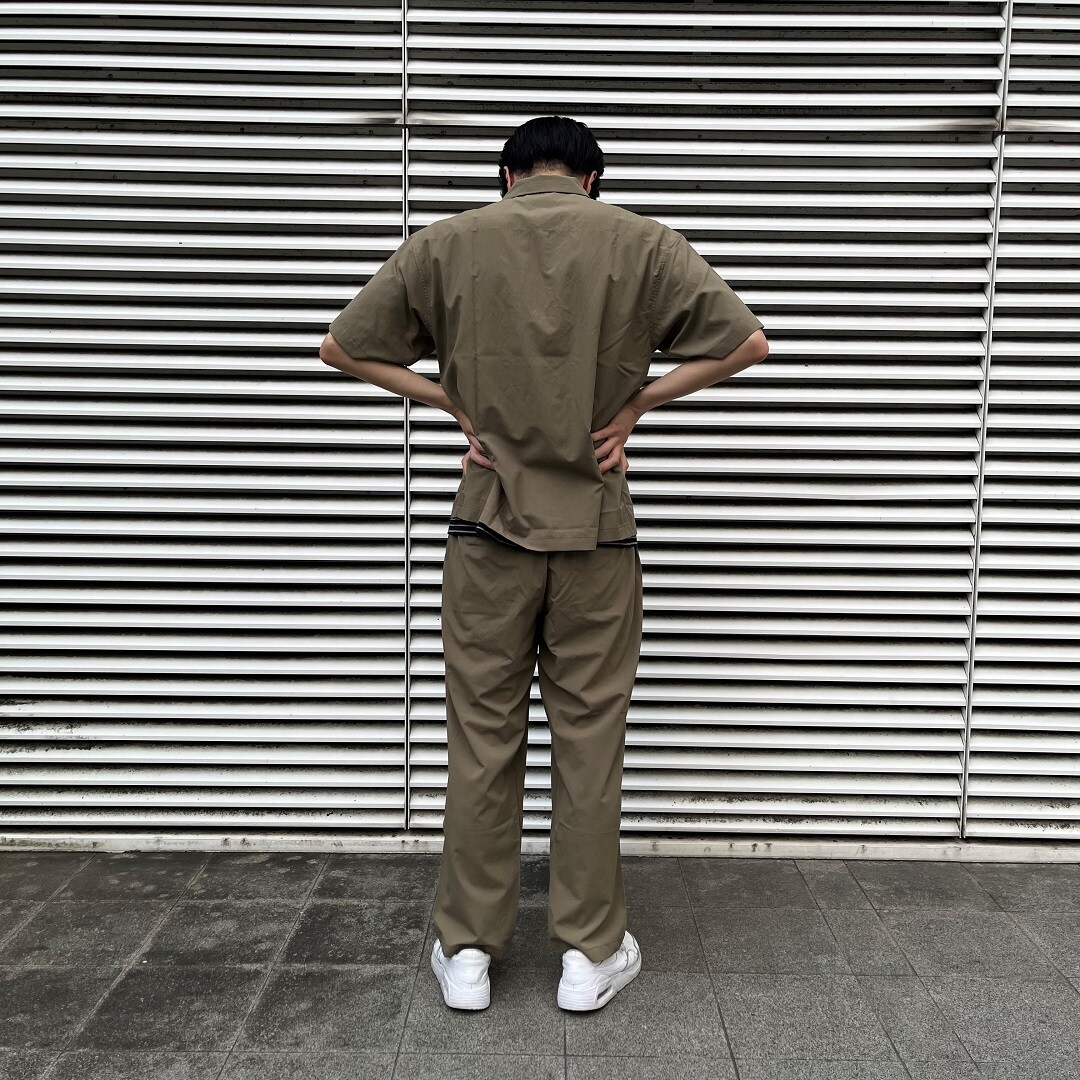全身後ろ姿の画像