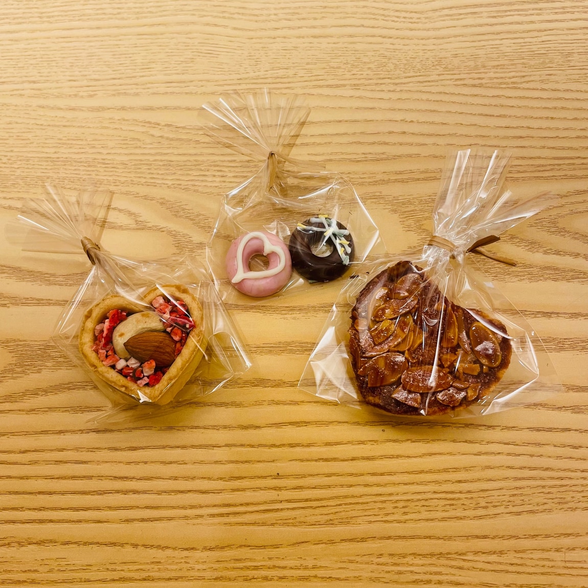 フロランタン、チョコレートタルト、ドーナツ型チョコ