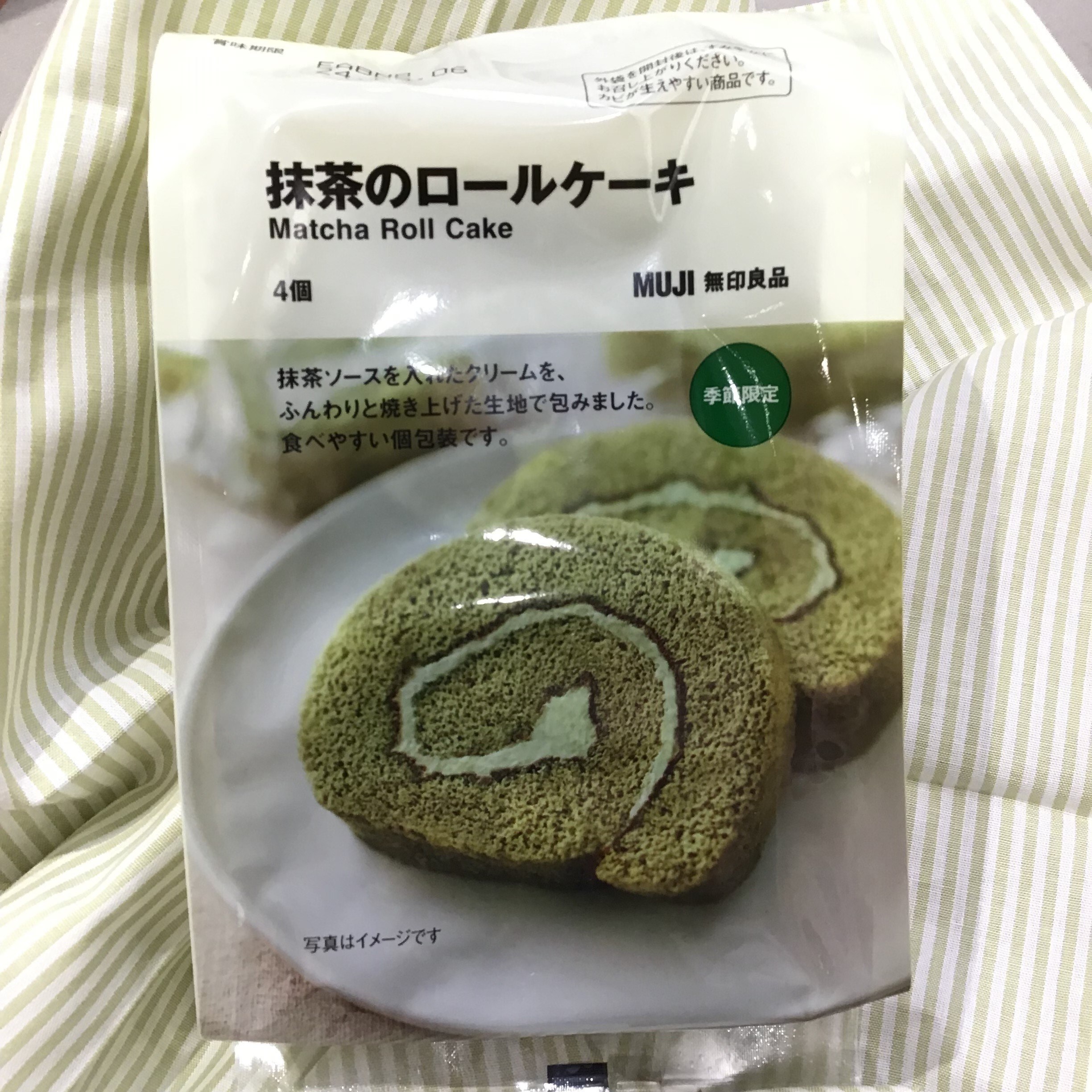 抹茶のロールケーキ