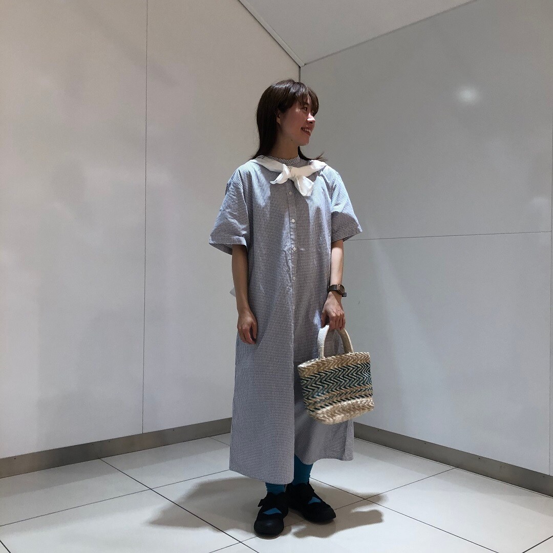 女の子が立っている写真