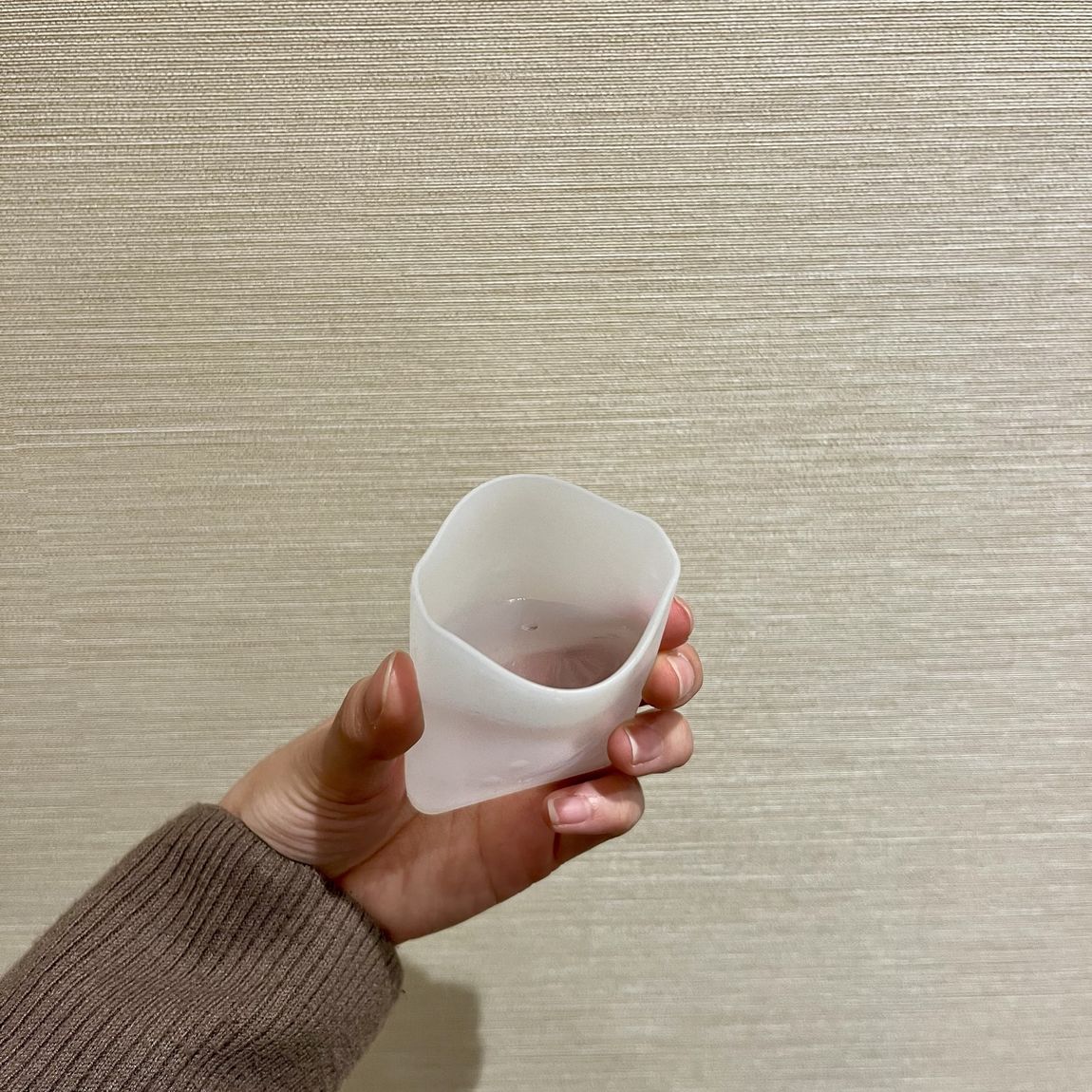 コップ　水入り
