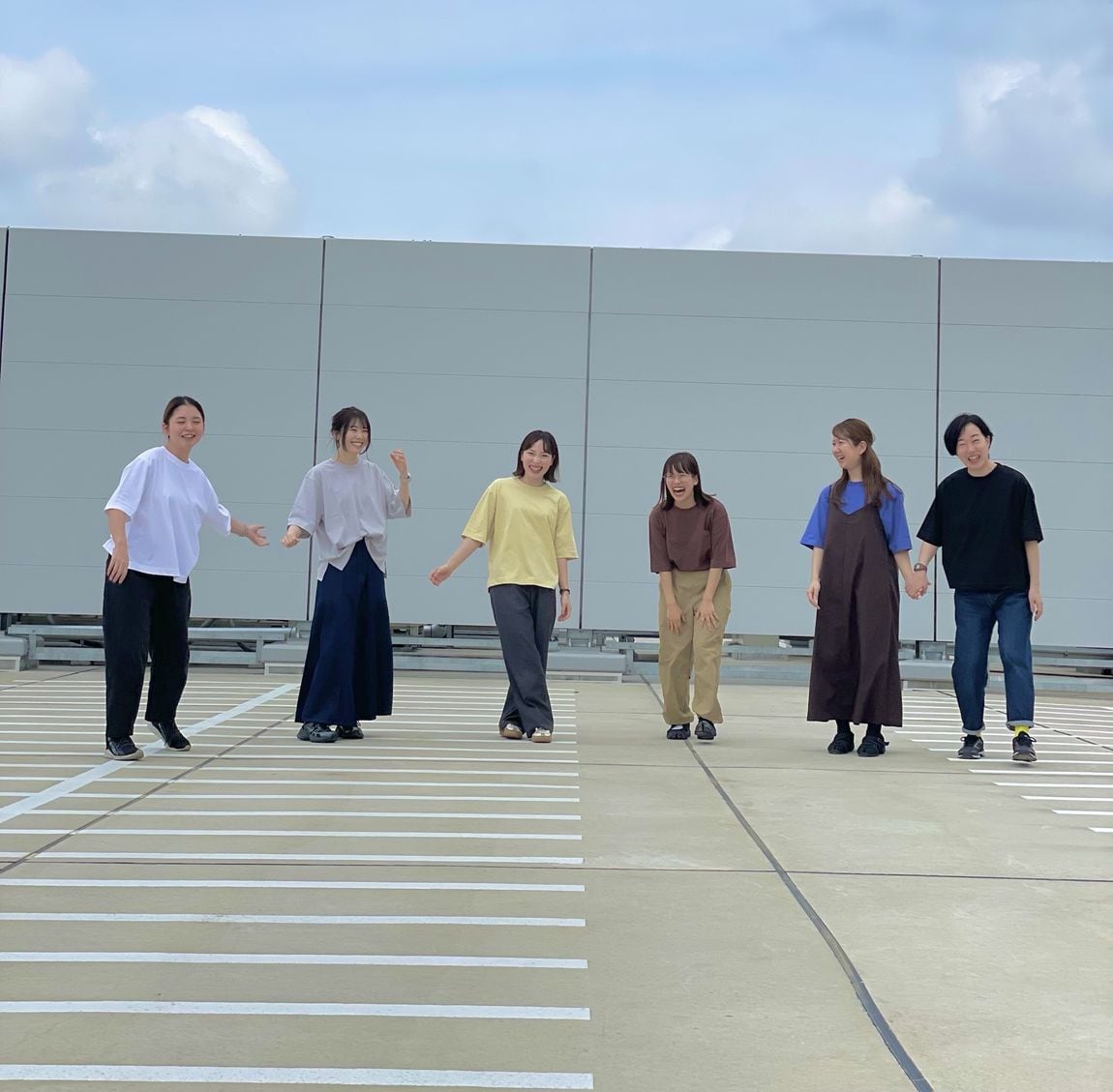 着用スタッフ集合写真２枚目