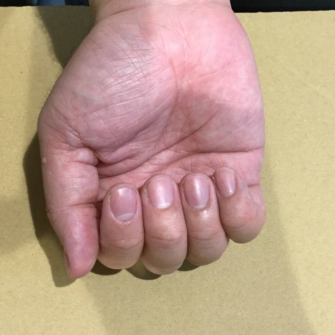 爪を磨く前