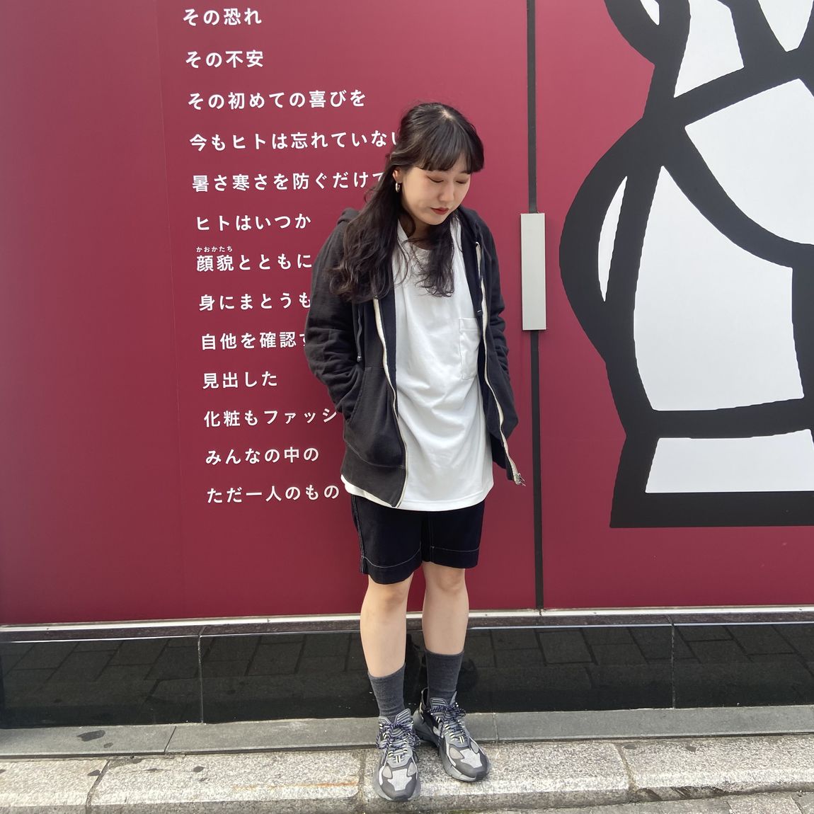 ReMUJIを着た女性　全身