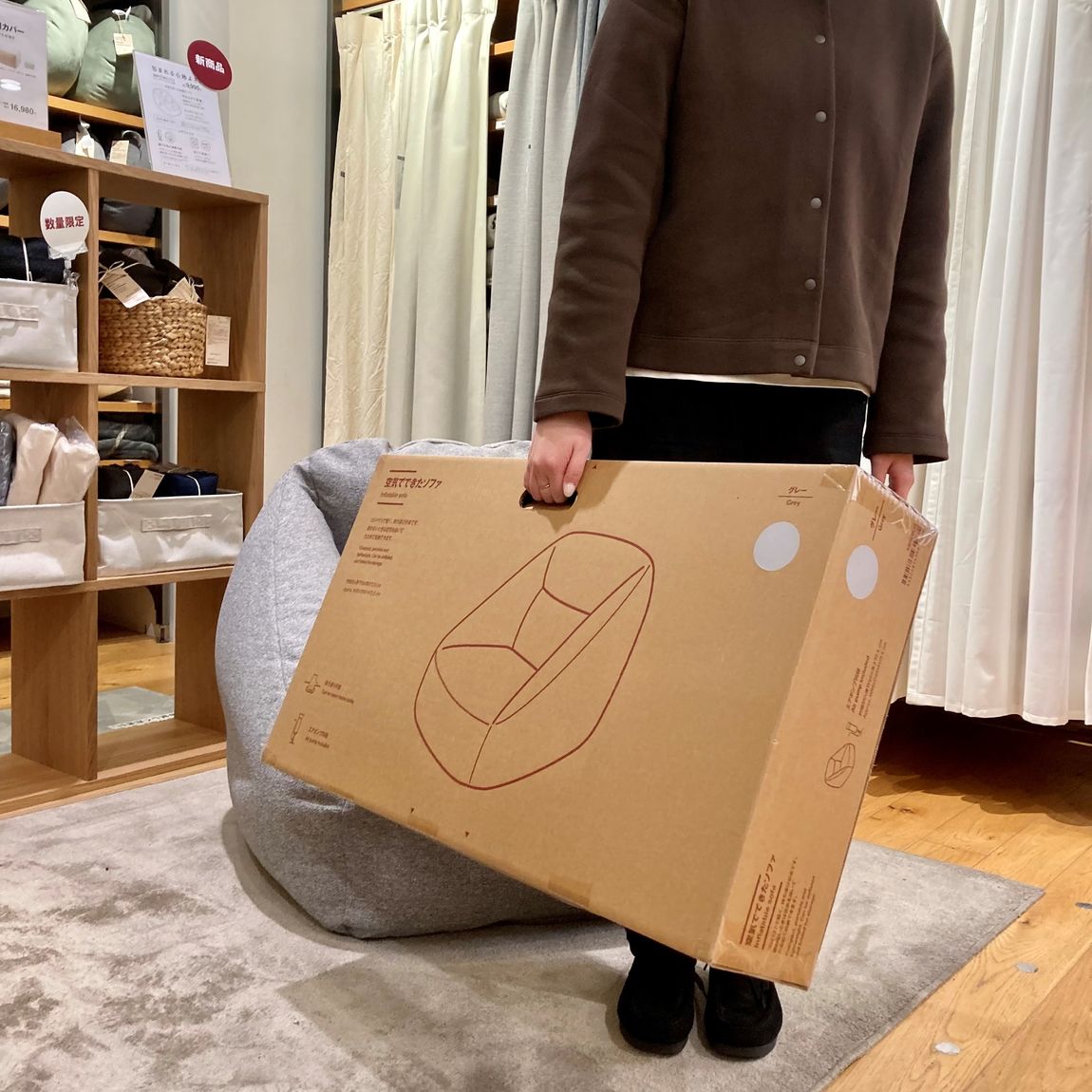 【三軒茶屋】空気でできたソファが発売しました。