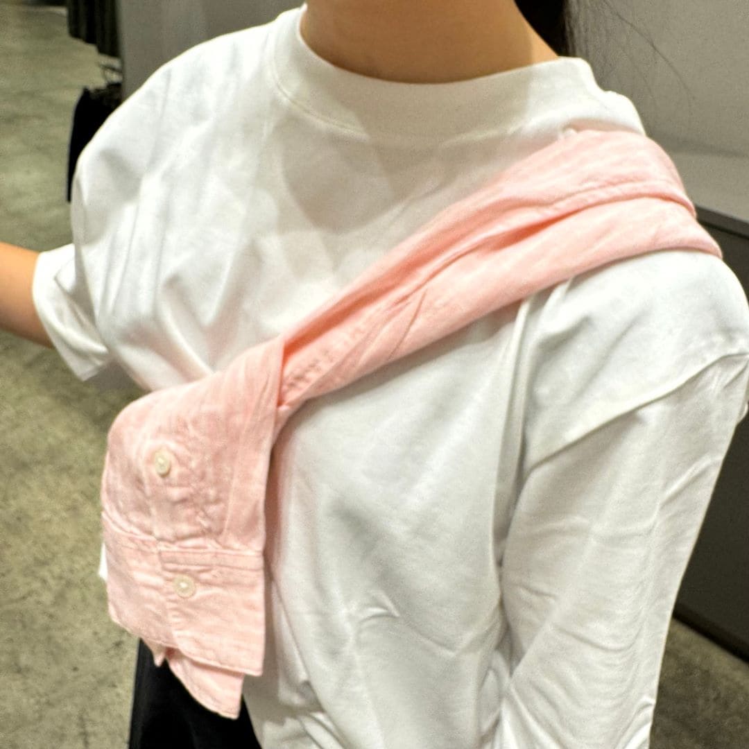 胸元アップ