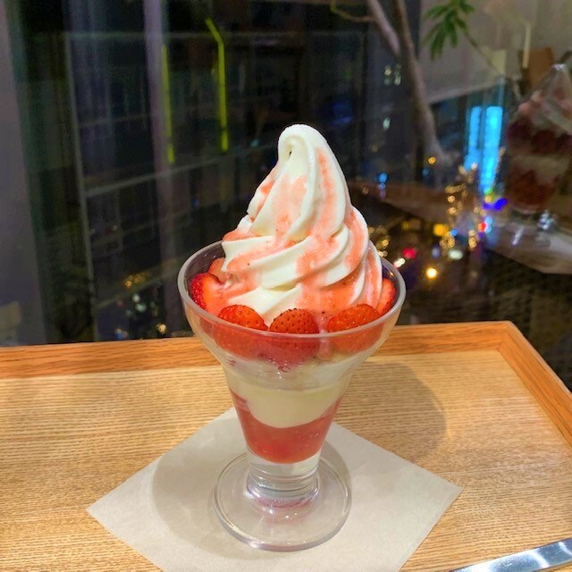 苺のパフェ