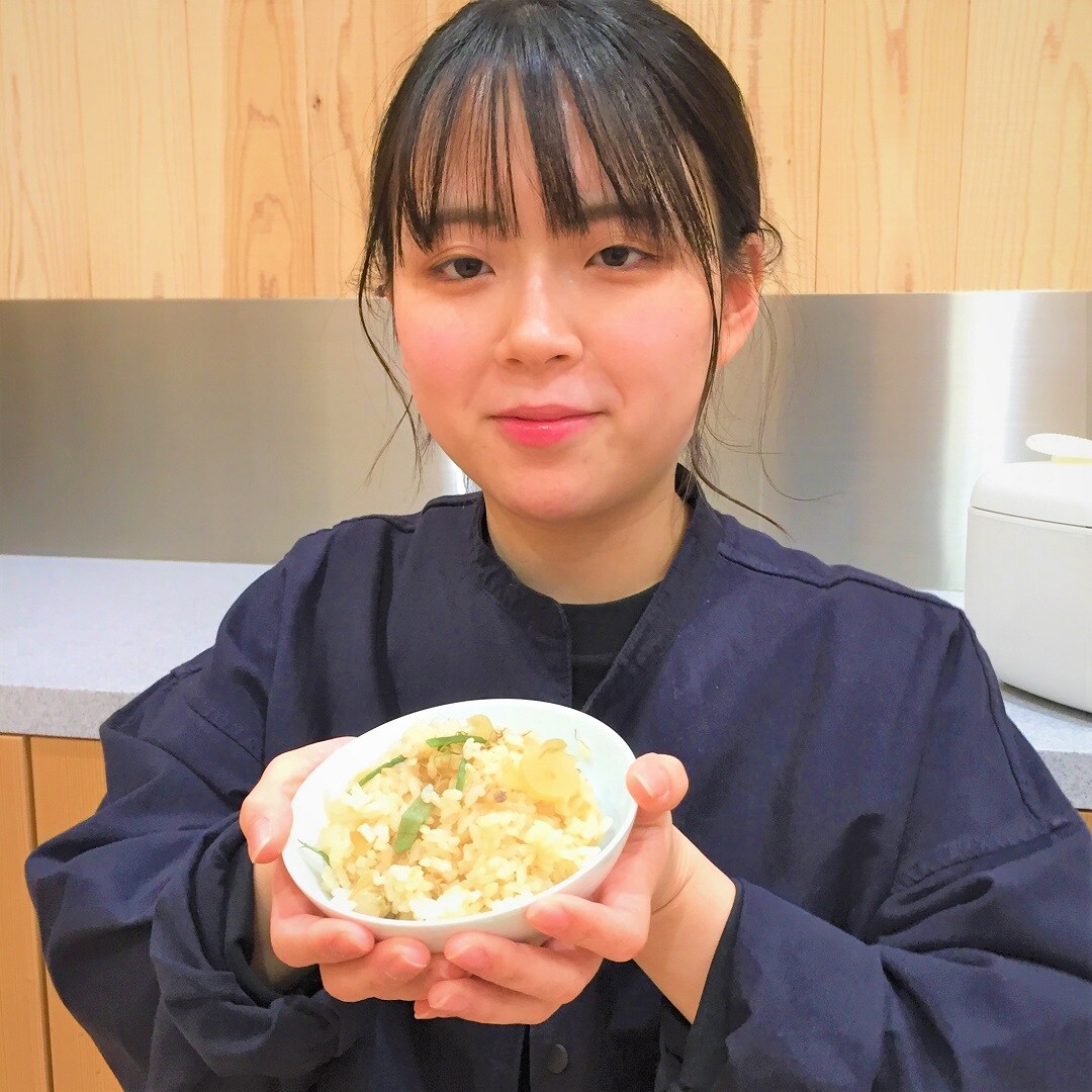 茶碗もつ