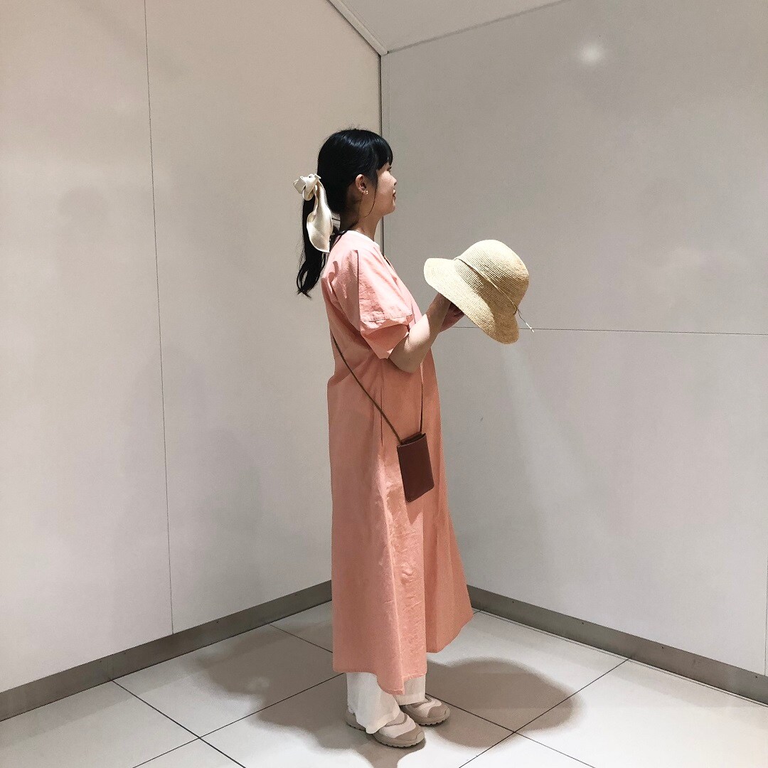 女の子が立っている写真
