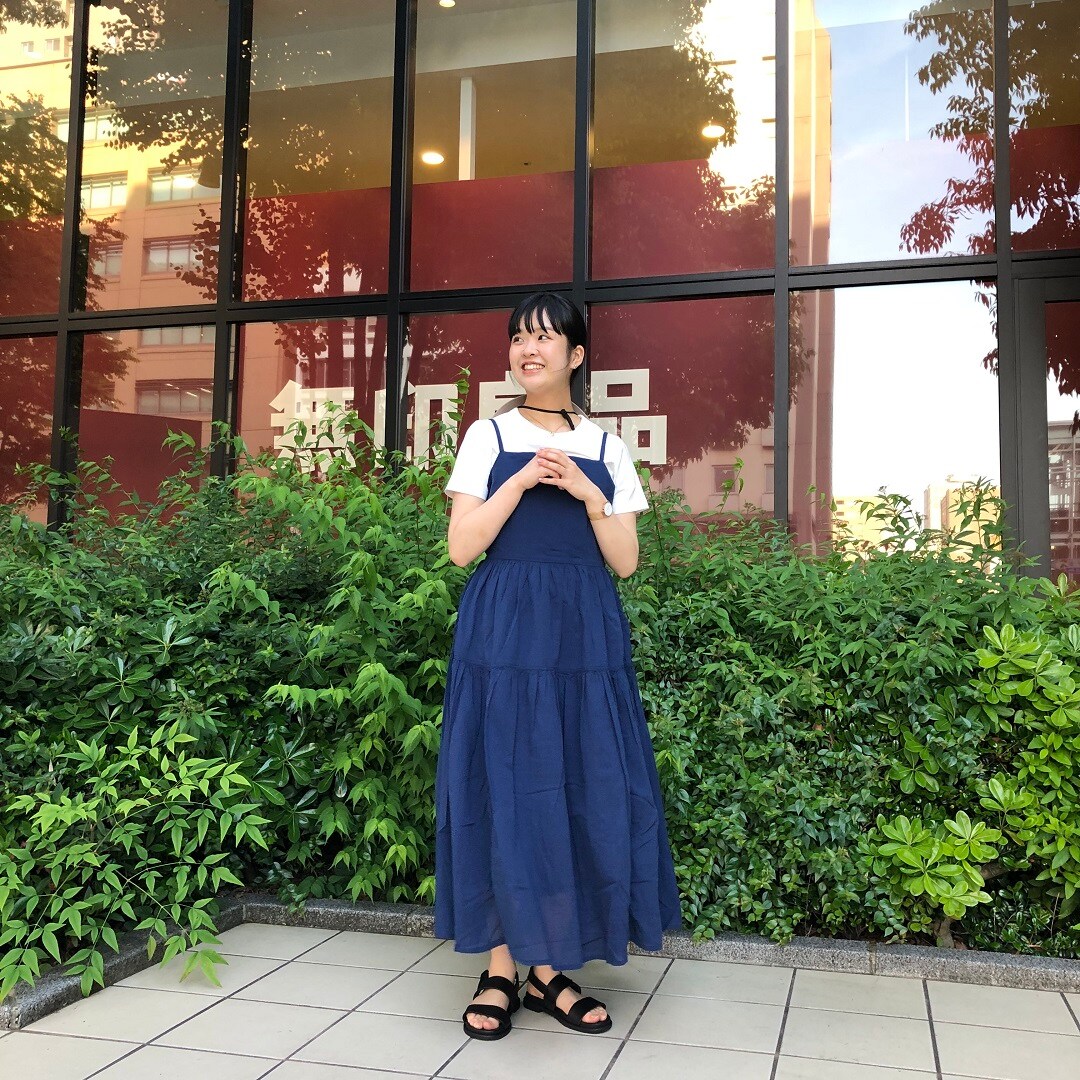 女の子が立っている写真