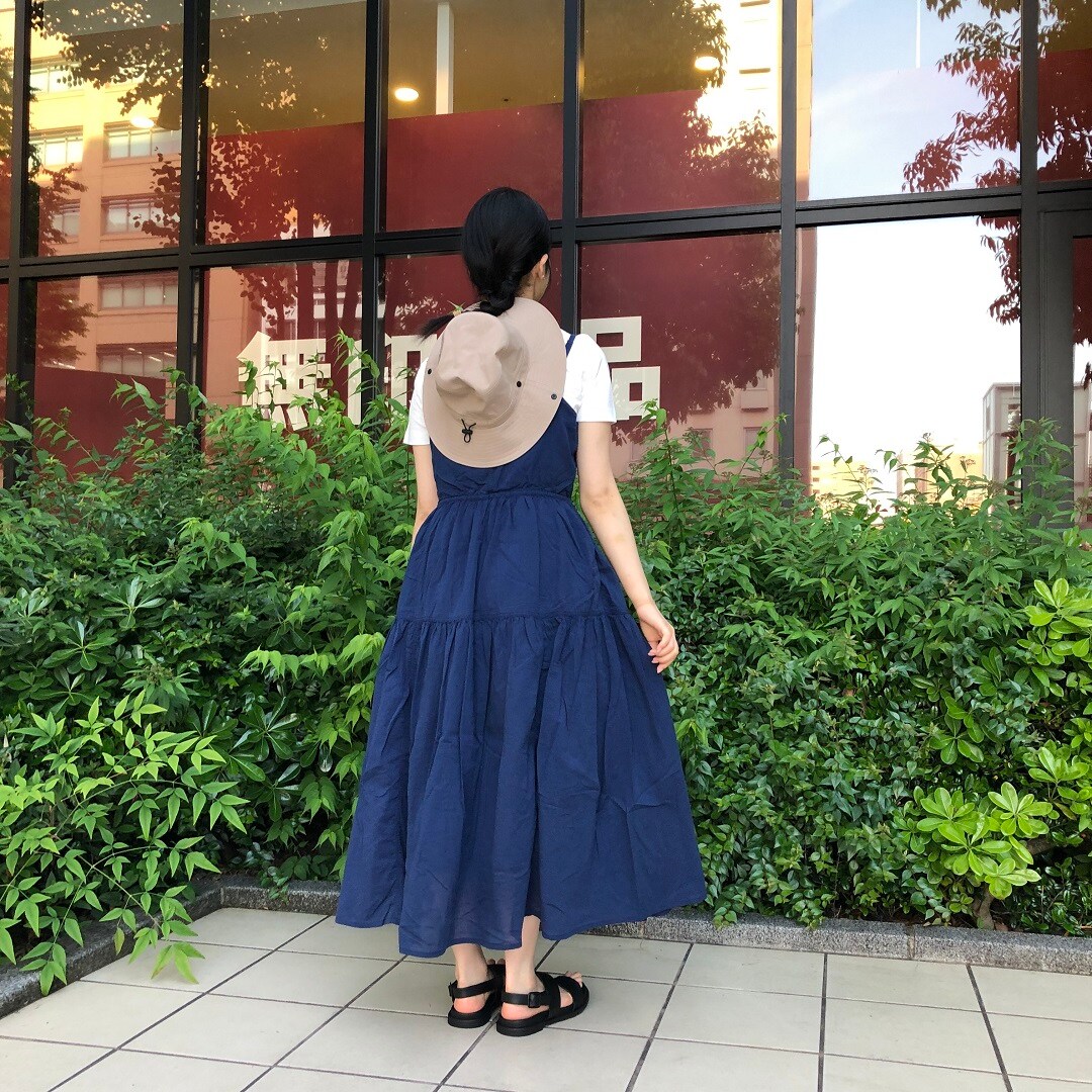 女の子が立っている写真