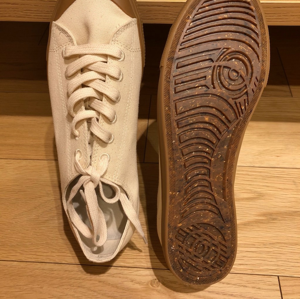 スニーカー