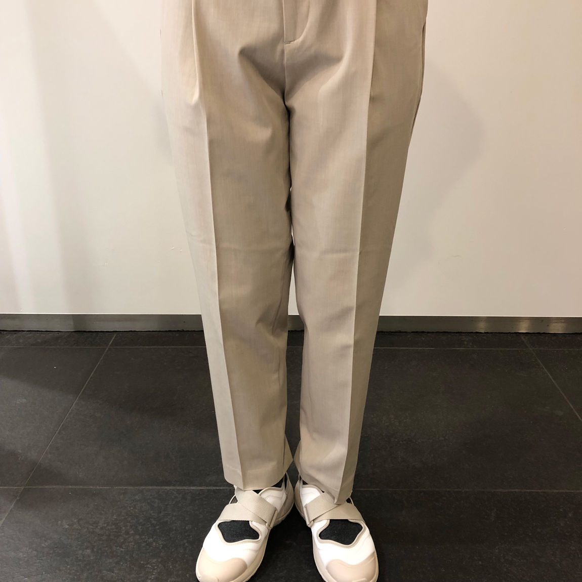シワになりにくいタックテーパードパンツの拡大図
