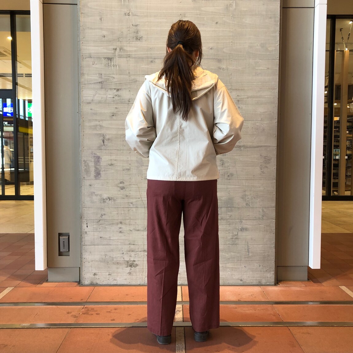 うしろ