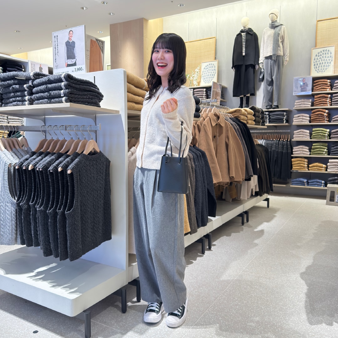 ニットを着た女性