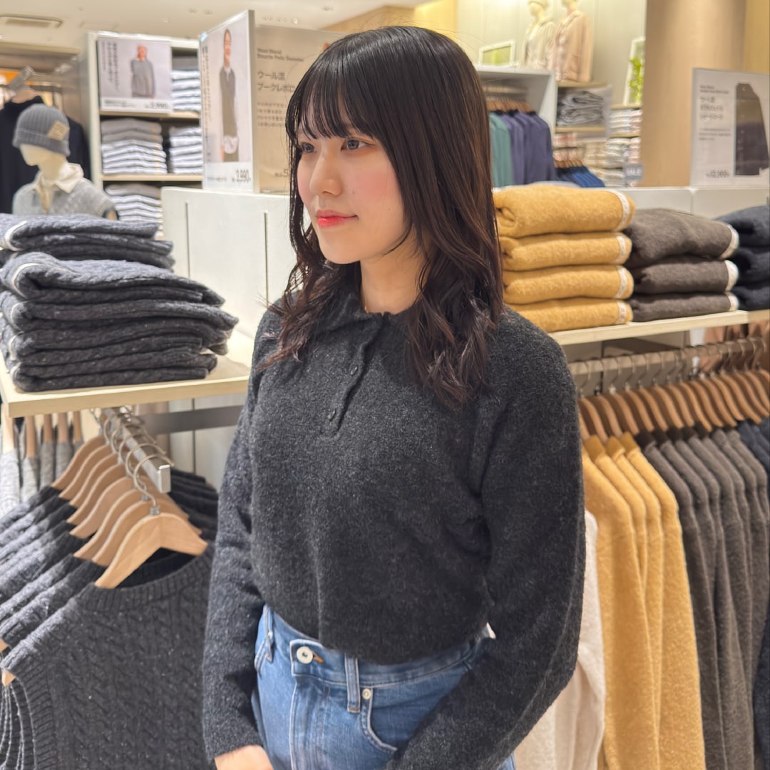 ニットを着た女性