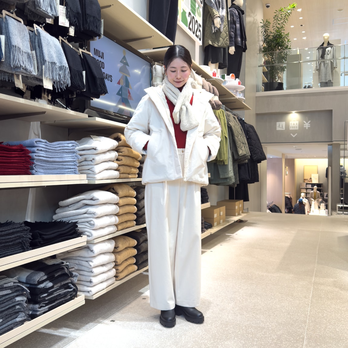 ダウンを着た女性