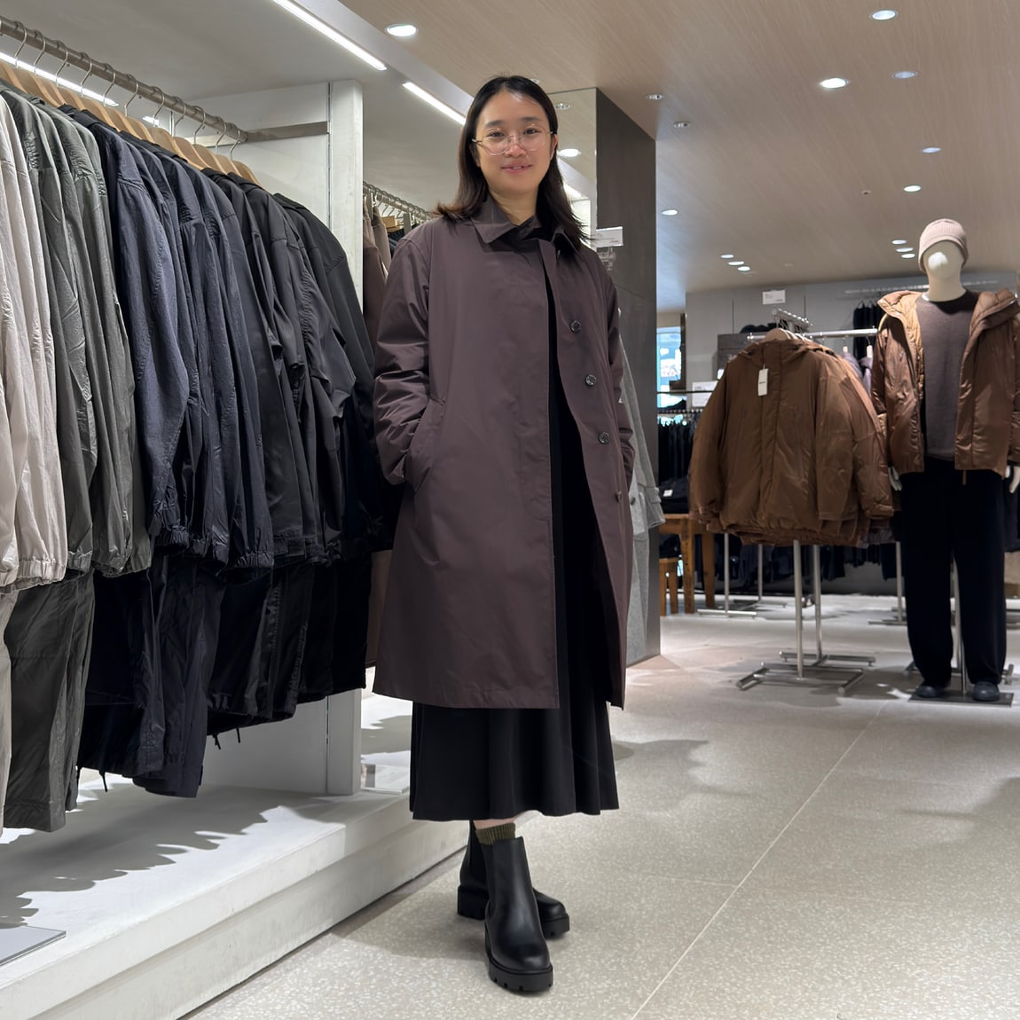 コート着た女性